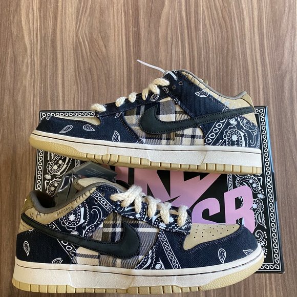 Nike × Travis Scott - Picture 4 of 13